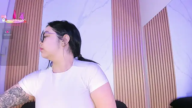 juicy led  online show from 11, 11, 2025