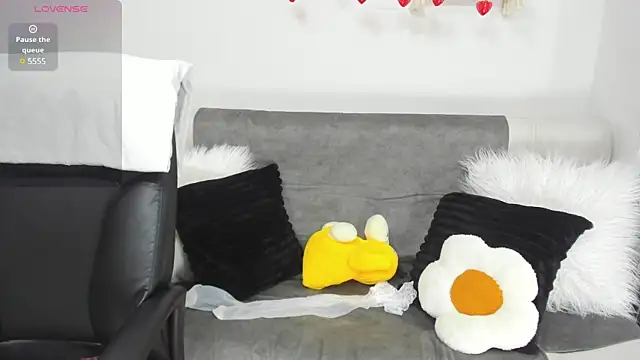 AprilDubois online show from 4, 3, 2025