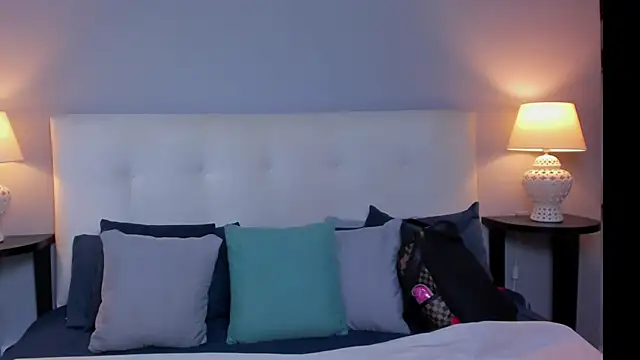 SaraaJhonsonn online show from 5, 3, 2025