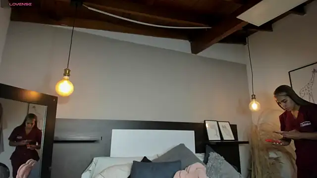 SaraaJhonsonn online show from 31, 3, 2026