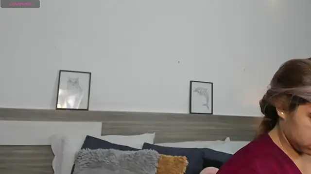 SaraaJhonsonn online show from 27, 4, 2026