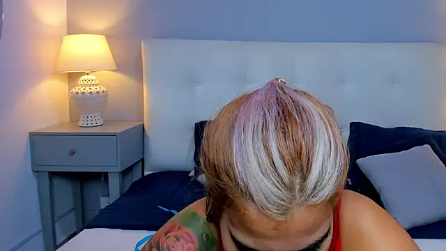 SaraaJhonsonn online show from 15, 9, 2025