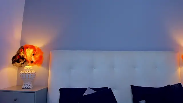 SaraaJhonsonn online show from 25, 10, 2025