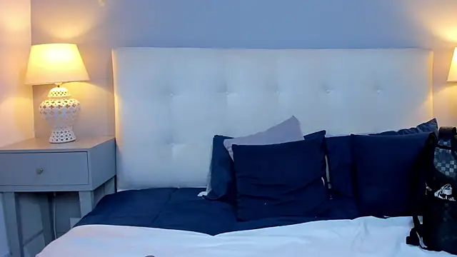 SaraaJhonsonn online show from 2, 10, 2025