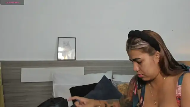 SaraaJhonsonn online show from 26, 4, 2026