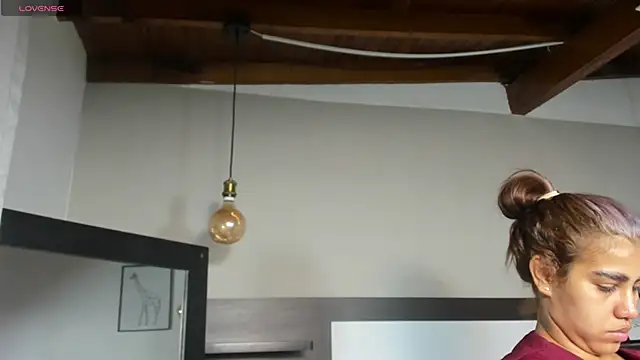 SaraaJhonsonn online show from 7, 4, 2026