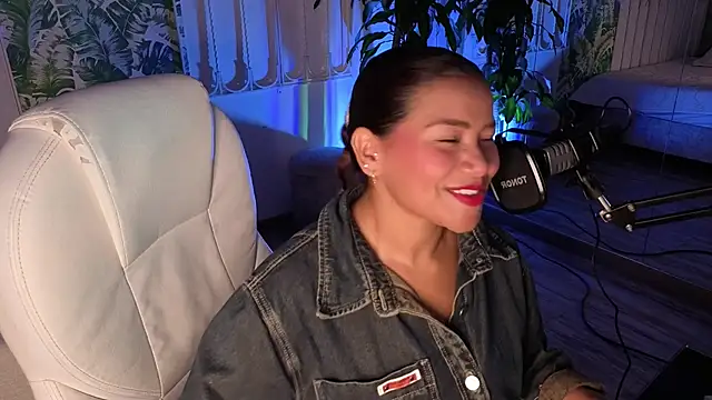 Snapshot of loly_marce chatting on 1, 7, 2026 loly marce online show from 1, 7, 2026