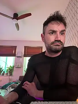 tomz0819 online show from 8, 3, 2025