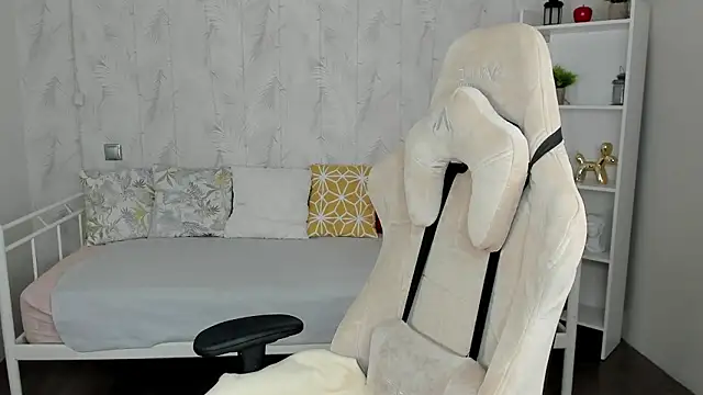 Polly  Cutie online show from 12, 10, 2025