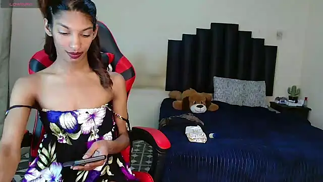 Snapshot of Silkylicious chatting on 28, 11, 2025 Silkylicious online show from 28, 11, 2025