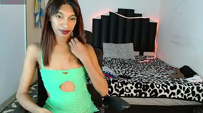 Snapshot of Silkylicious chatting on 11, 3, 2025 Silkylicious online show from 11, 3, 2025