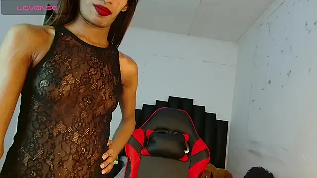 Snapshot of Silkylicious chatting on 11, 9, 2025 Silkylicious online show from 11, 9, 2025