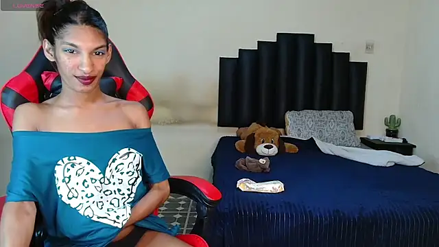 Snapshot of Silkylicious chatting on 3, 12, 2025 Silkylicious online show from 3, 12, 2025