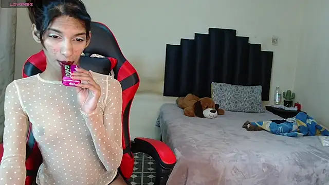 Snapshot of Silkylicious chatting on 29, 10, 2025 Silkylicious online show from 29, 10, 2025