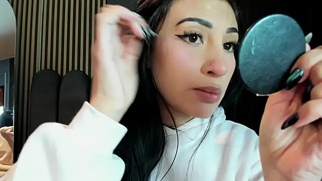 Nicolette ks  online show from 16, 6, 2026