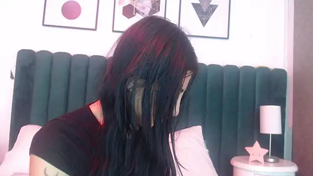 Nicolette ks  online show from 11, 11, 2025