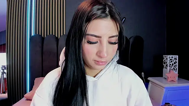 Nicolette ks  online show from 20, 6, 2026