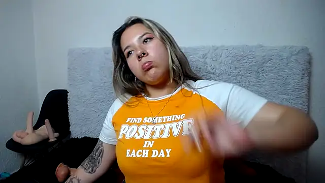 LinaBrowm online show from 5, 3, 2025