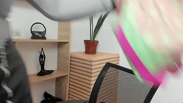 LinaBrowm online show from 1, 12, 2025