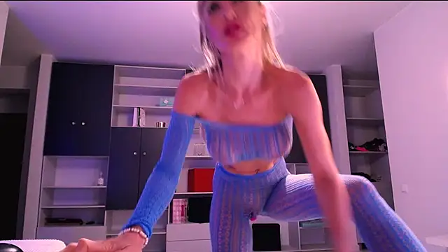 oxxxy    online show from 30, 9, 2025