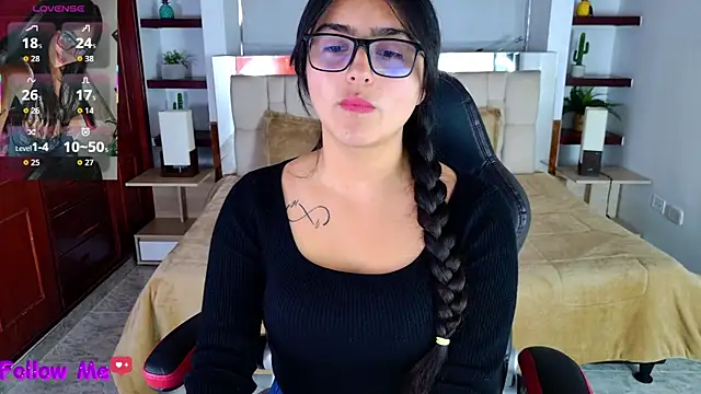 scarlleth  online show from 18, 9, 2025