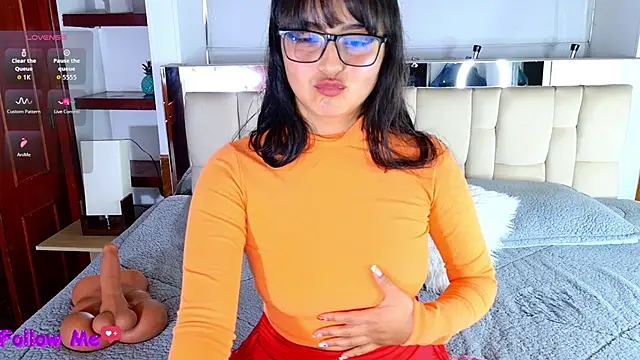 scarlleth  online show from 31, 10, 2025