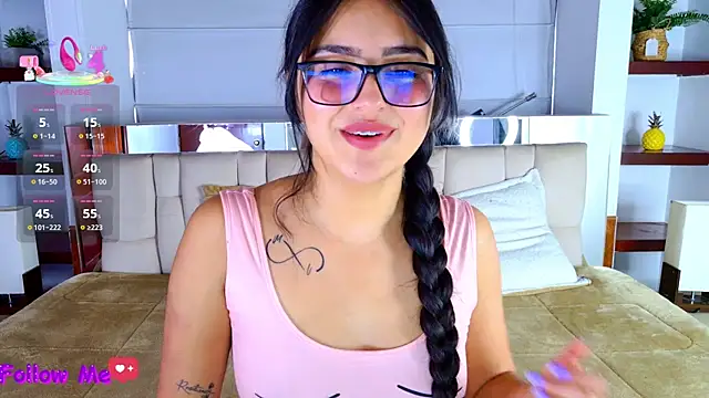 scarlleth  online show from 4, 10, 2025