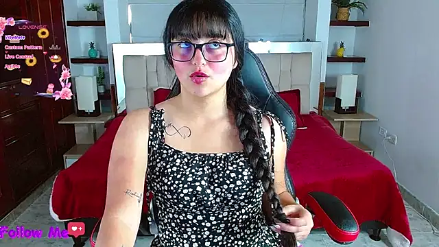 scarlleth  online show from 20, 3, 2025