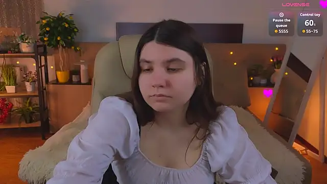 Viola  Shy online show from 18, 5, 2026