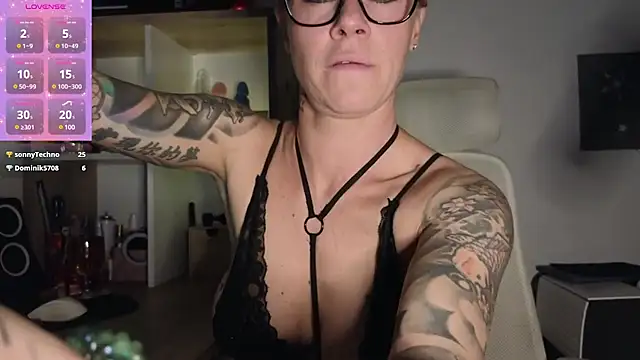 Tatjana Sue online show from 2, 2, 2025