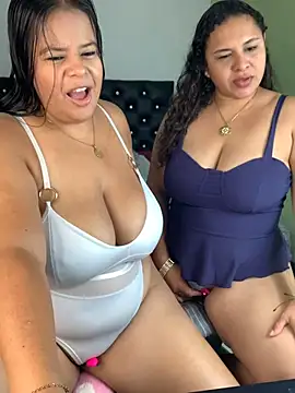 twocurvylatins online show from 4, 7, 2026
