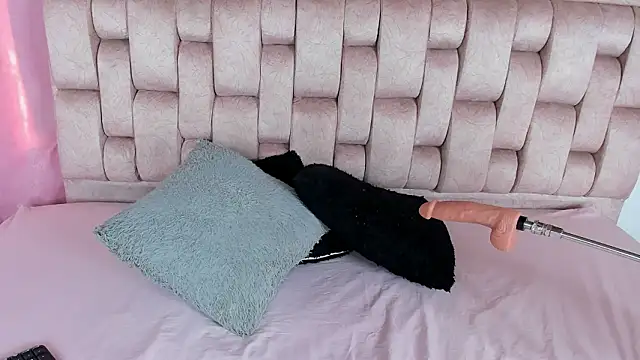 Emma Evelyn online show from 3, 2, 2026