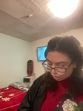 Snapshot of Lucrecia_33 chatting on 5, 2, 2026 Lucrecia 33 online show from 5, 2, 2026