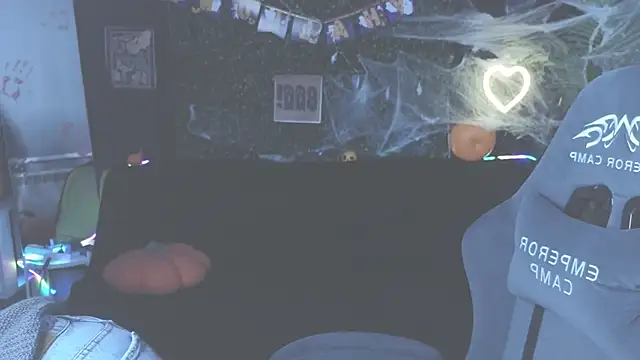 erikabrian online show from 22, 10, 2025