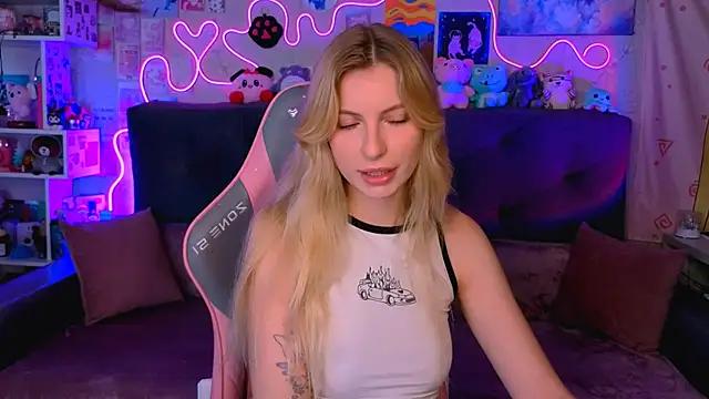 Snapshot of Maria_Hunt chatting on 17, 10, 2025 Maria Hunt online show from 17, 10, 2025