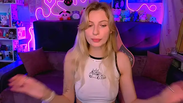 Snapshot of Maria_Hunt chatting on 23, 10, 2025 Maria Hunt online show from 23, 10, 2025