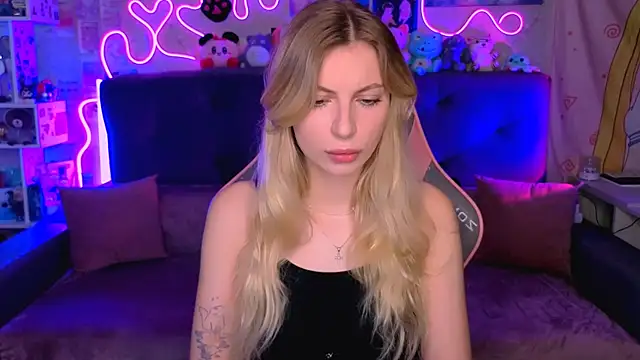 Snapshot of Maria_Hunt chatting on 28, 11, 2025 Maria Hunt online show from 28, 11, 2025