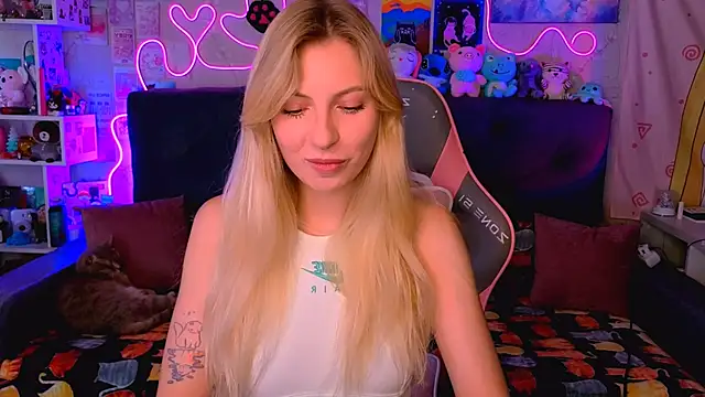 Snapshot of Maria_Hunt chatting on 2, 10, 2025 Maria Hunt online show from 2, 10, 2025