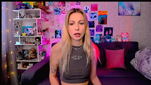 Snapshot of Maria_Hunt chatting on 7, 2, 2025 Maria Hunt online show from 7, 2, 2025