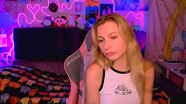 Snapshot of Maria_Hunt chatting on 8, 10, 2025 Maria Hunt online show from 8, 10, 2025