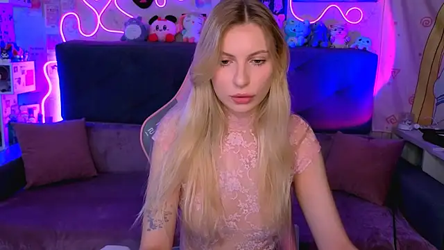 Snapshot of Maria_Hunt chatting on 14, 11, 2025 Maria Hunt online show from 14, 11, 2025