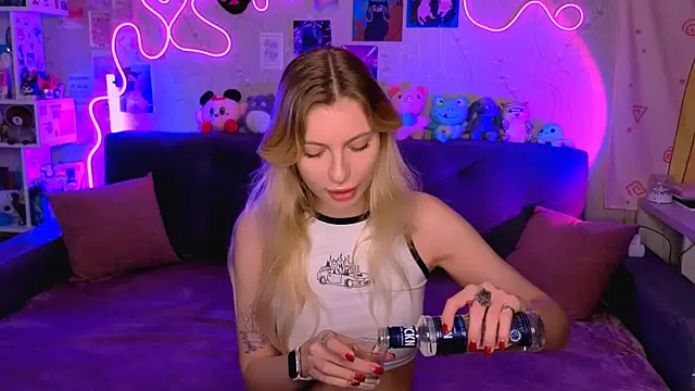 Snapshot of Maria_Hunt chatting on 3, 12, 2025 Maria Hunt online show from 3, 12, 2025