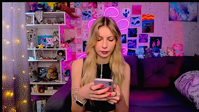 Snapshot of Maria_Hunt chatting on 8, 2, 2025 Maria Hunt online show from 8, 2, 2025