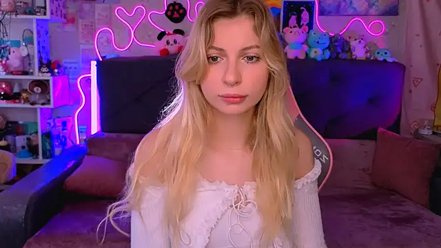 Snapshot of Maria_Hunt chatting on 25, 11, 2025 Maria Hunt online show from 25, 11, 2025