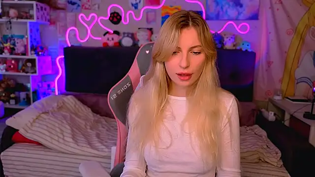 Snapshot of Maria_Hunt chatting on 15, 10, 2025 Maria Hunt online show from 15, 10, 2025