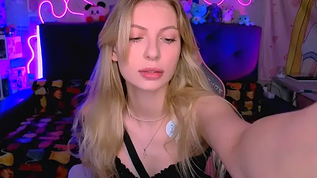 Snapshot of Maria_Hunt chatting on 22, 11, 2025 Maria Hunt online show from 22, 11, 2025