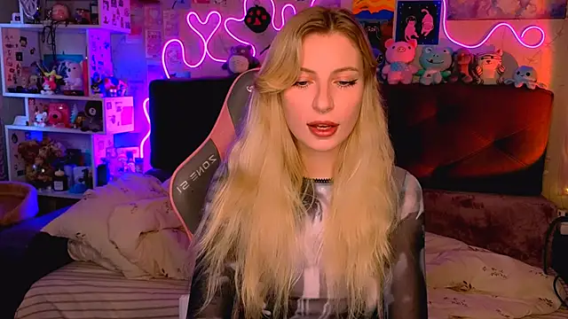 Snapshot of Maria_Hunt chatting on 7, 10, 2025 Maria Hunt online show from 7, 10, 2025