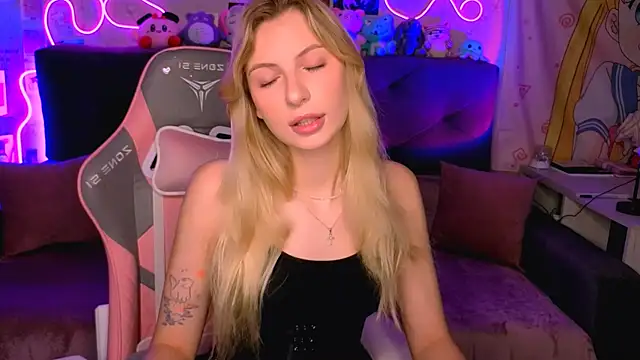 Snapshot of Maria_Hunt chatting on 22, 10, 2025 Maria Hunt online show from 22, 10, 2025