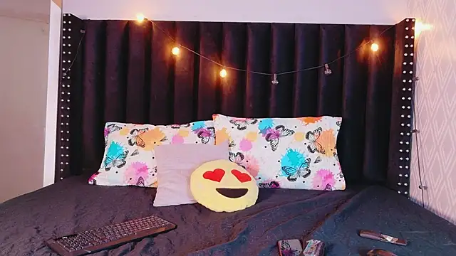 littleebluee online show from 28, 11, 2025