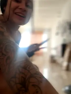 Pretty Isadora online show from 6, 11, 2025